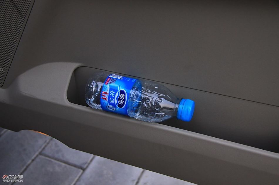 进口三菱帕杰罗内饰实拍图