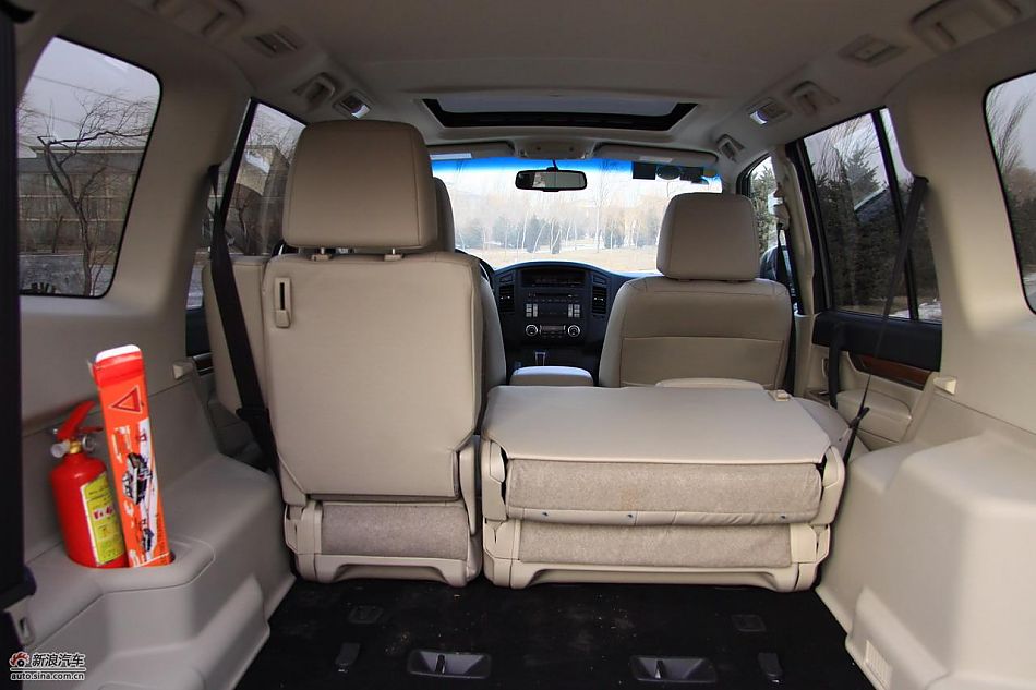进口三菱帕杰罗内饰实拍图