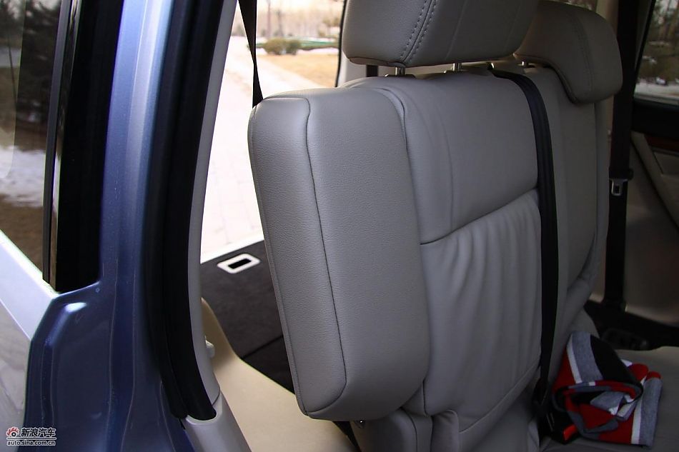 进口三菱帕杰罗内饰实拍图