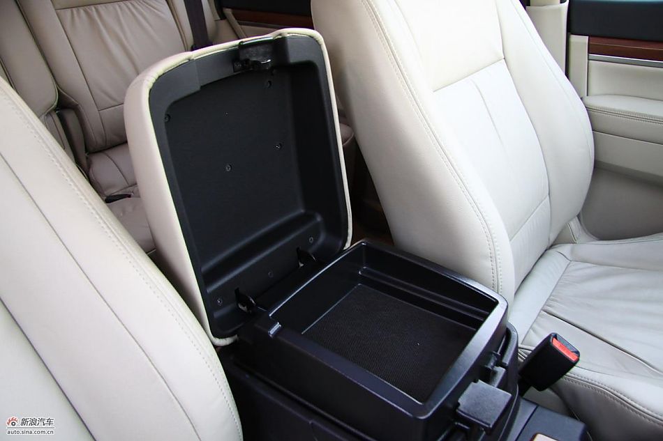 进口三菱帕杰罗内饰实拍图