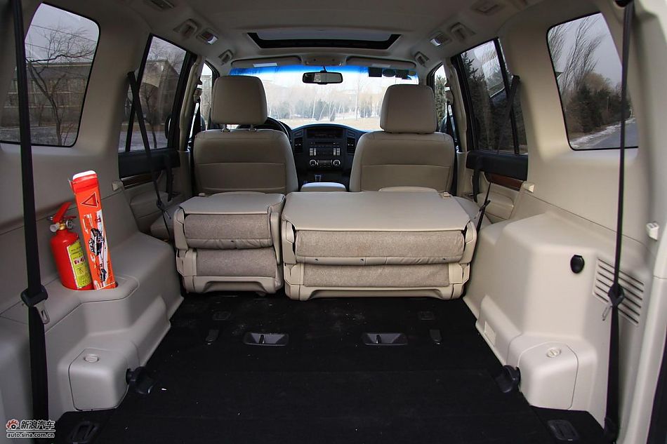 进口三菱帕杰罗内饰实拍图