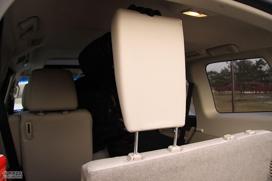 进口三菱帕杰罗内饰实拍图