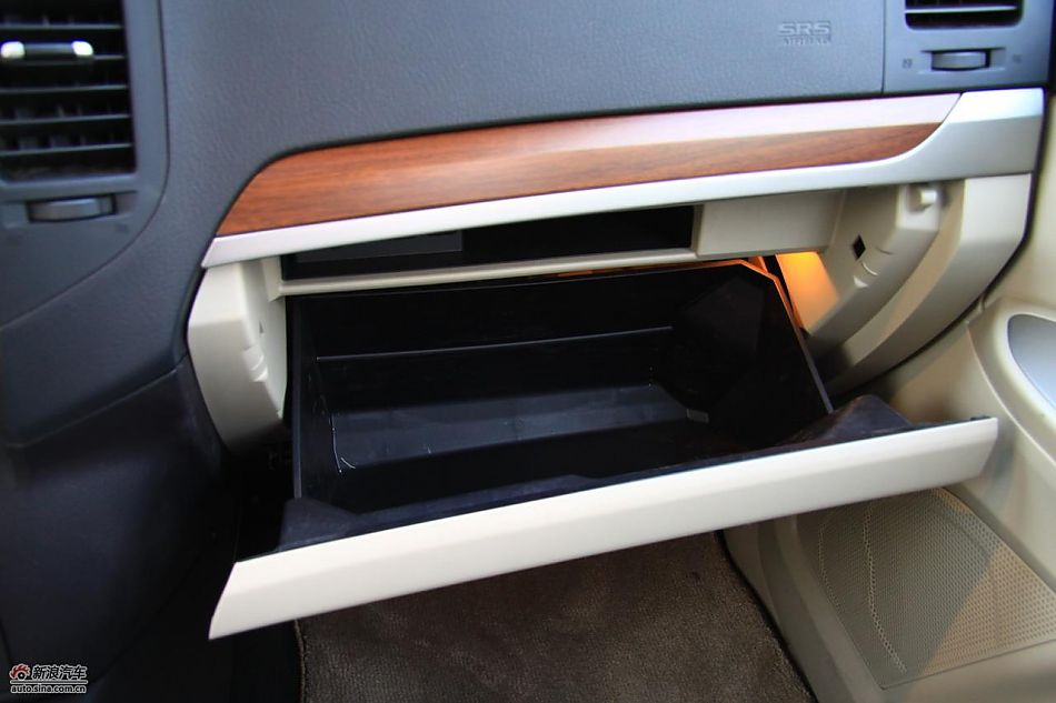进口三菱帕杰罗内饰实拍图