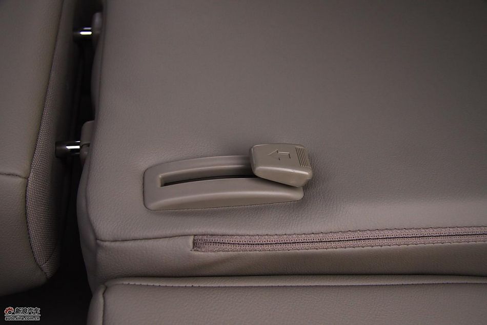 进口三菱帕杰罗内饰实拍图