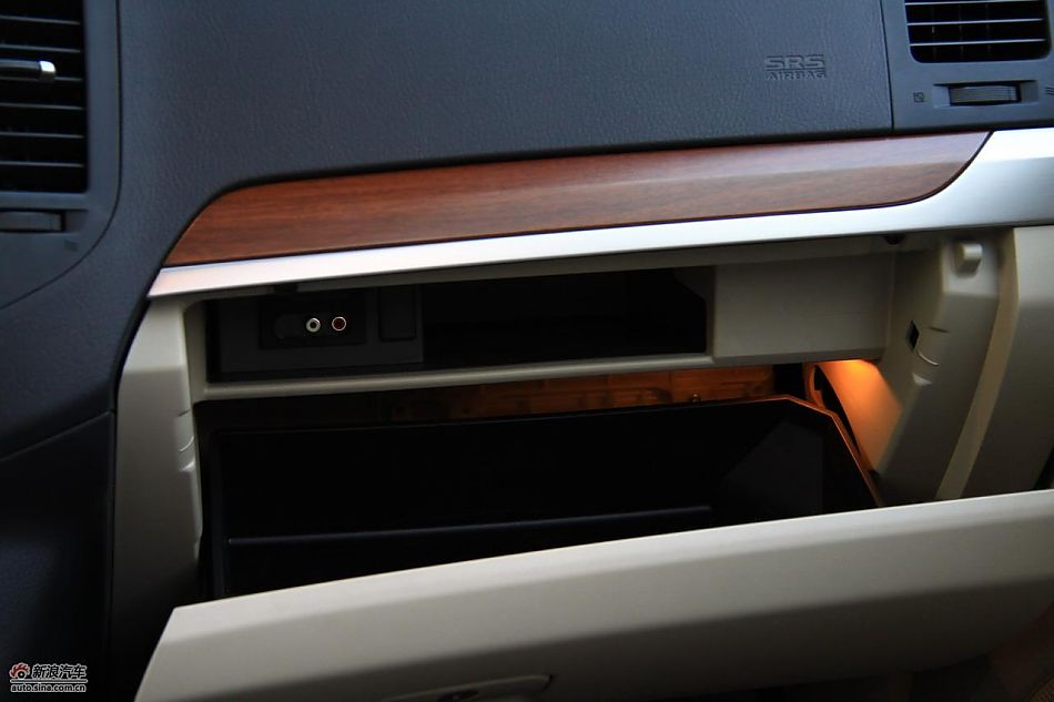 进口三菱帕杰罗内饰实拍图