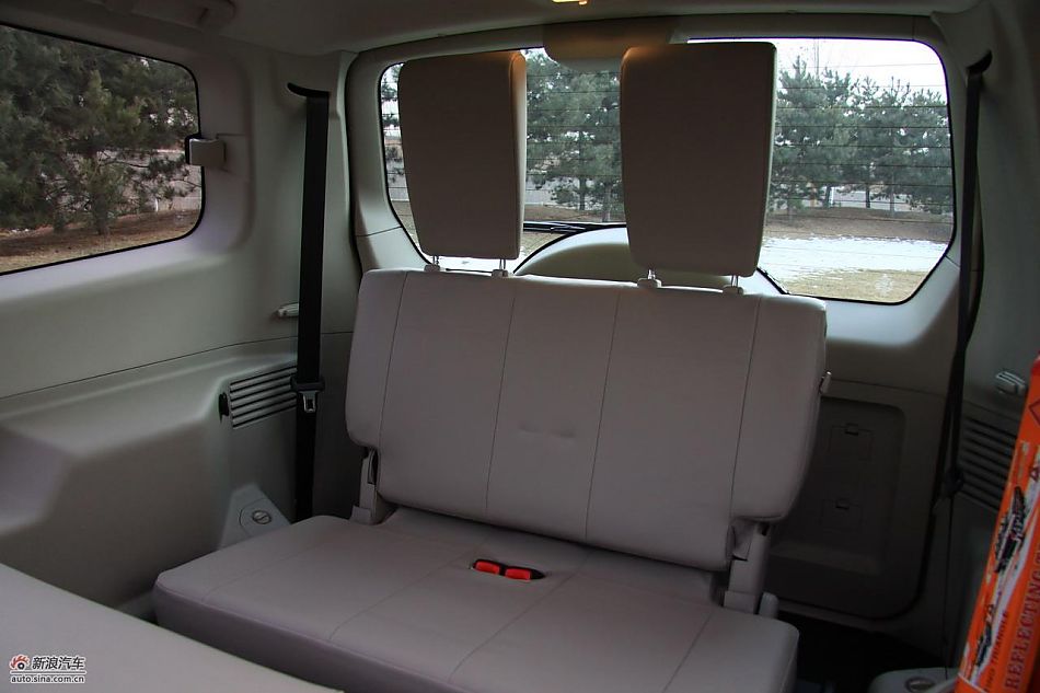 进口三菱帕杰罗内饰实拍图