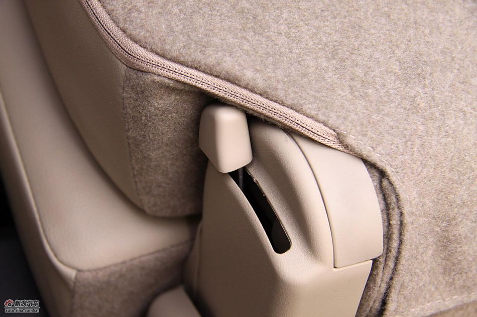 进口三菱帕杰罗内饰实拍图