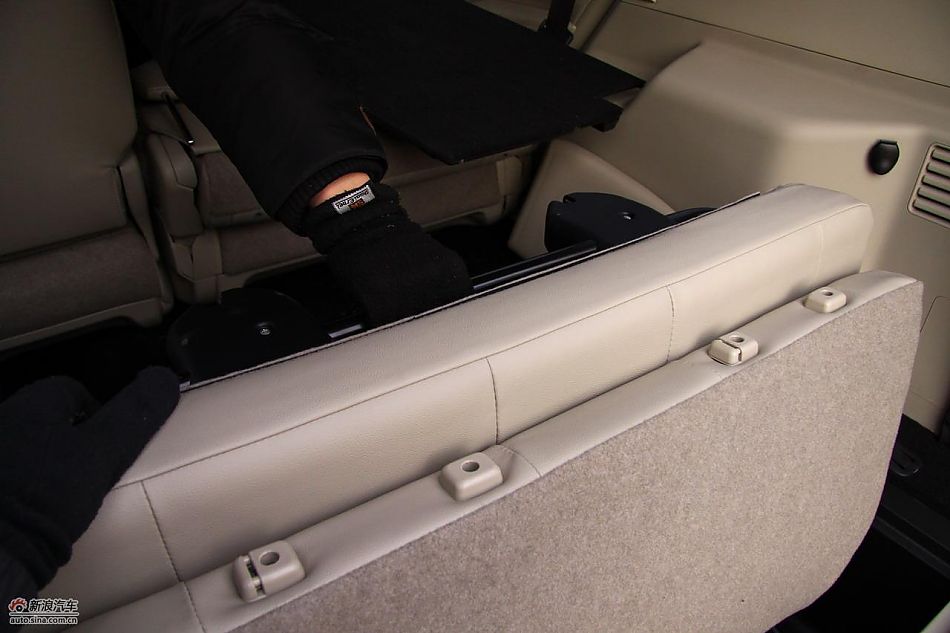 进口三菱帕杰罗内饰实拍图