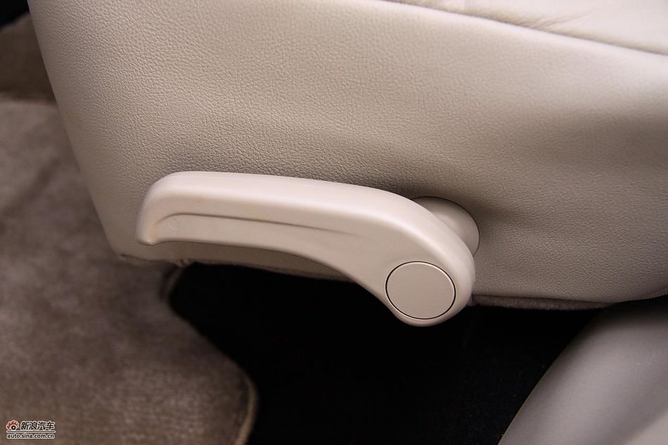 进口三菱帕杰罗内饰实拍图