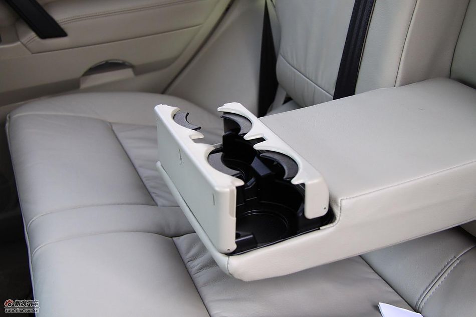 进口三菱帕杰罗内饰实拍图