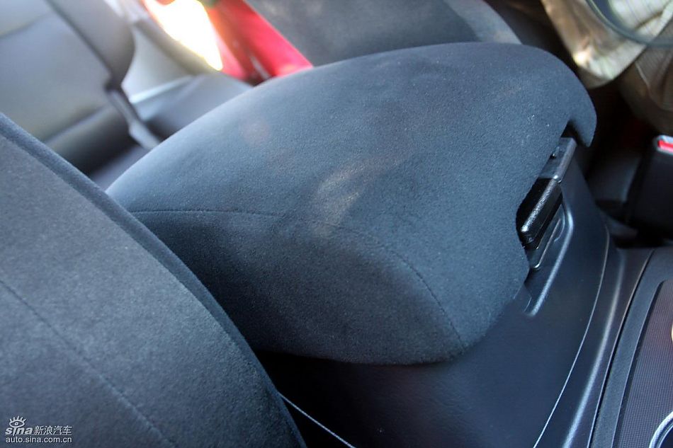 2010款三菱帕杰罗3.0豪华版内饰