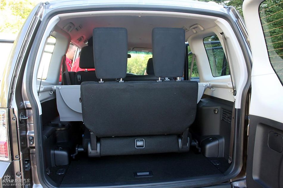 2010款三菱帕杰罗3.0豪华版内饰