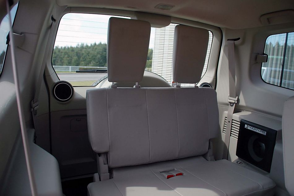 新浪试驾全新PAJERO