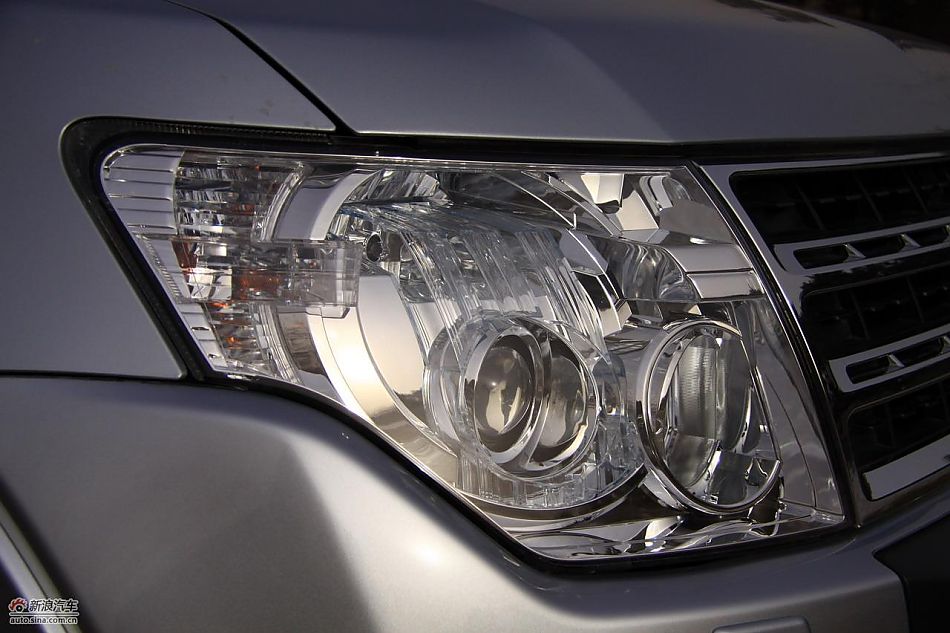 进口三菱帕杰罗外观实拍图