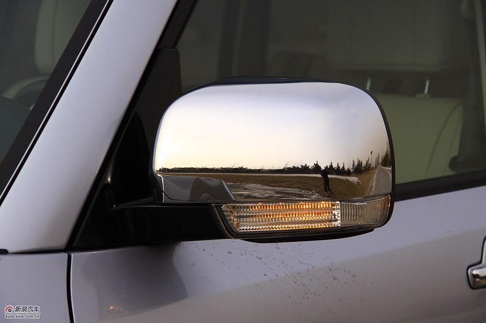 进口三菱帕杰罗外观实拍图