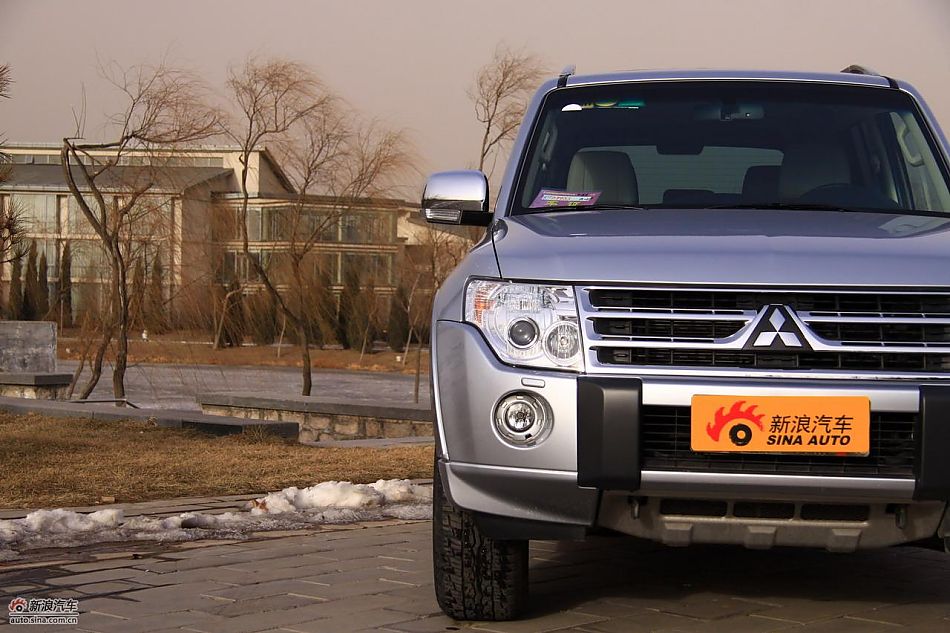 进口三菱帕杰罗外观实拍图