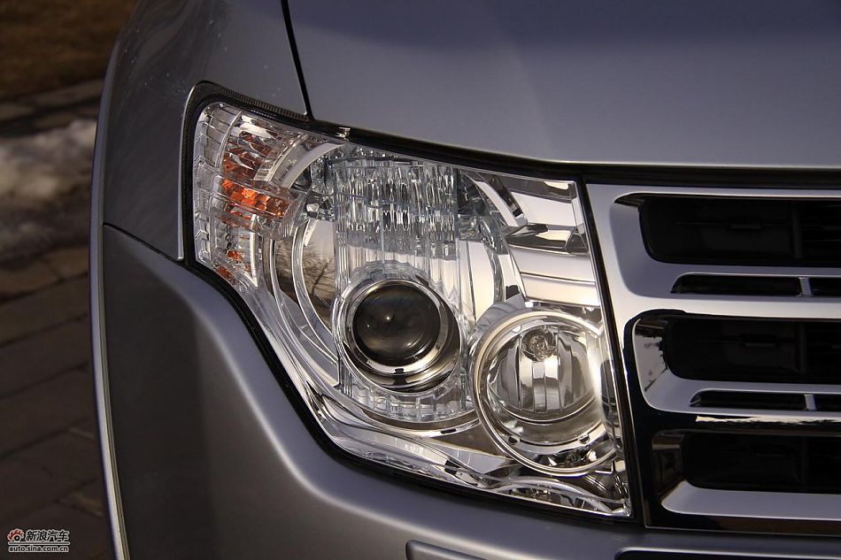 进口三菱帕杰罗外观实拍图