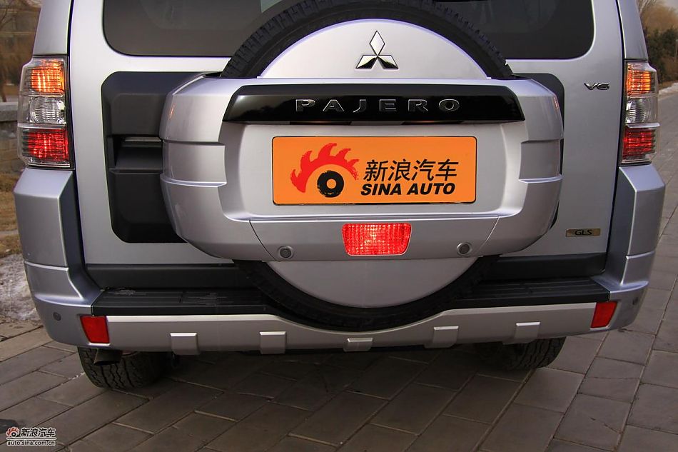 进口三菱帕杰罗外观实拍图