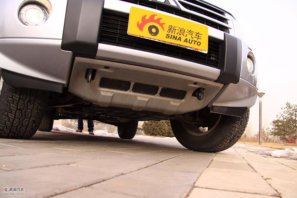 进口三菱帕杰罗外观实拍图