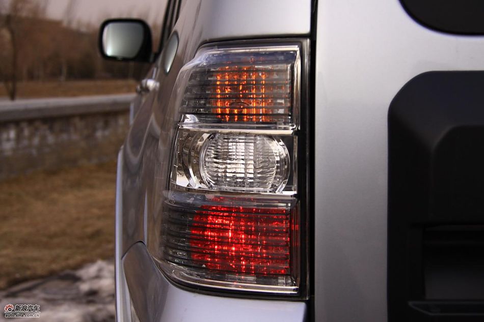 进口三菱帕杰罗外观实拍图