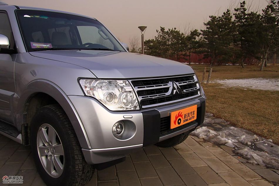 进口三菱帕杰罗外观实拍图