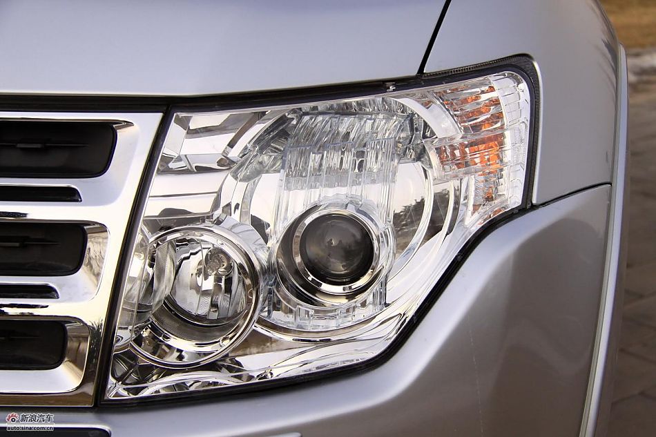 进口三菱帕杰罗外观实拍图