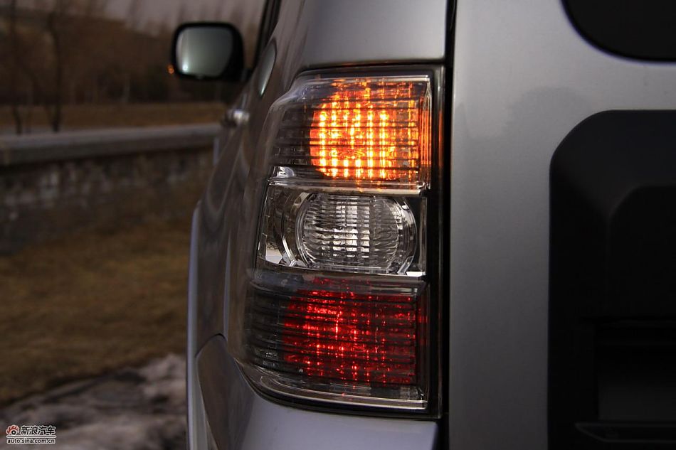 进口三菱帕杰罗外观实拍图