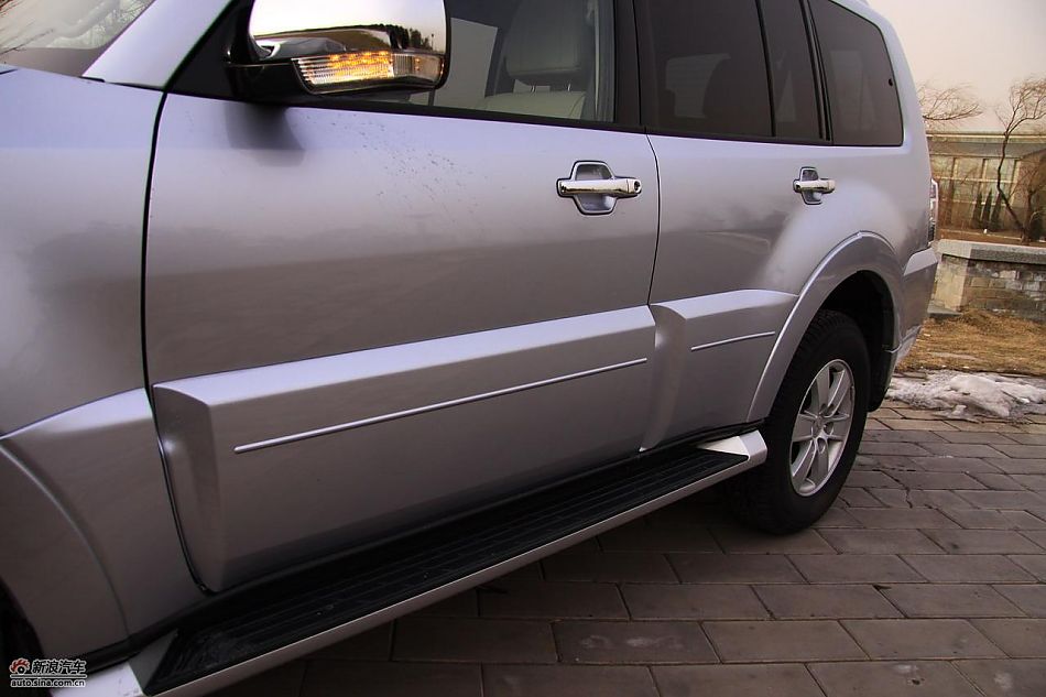 进口三菱帕杰罗外观实拍图