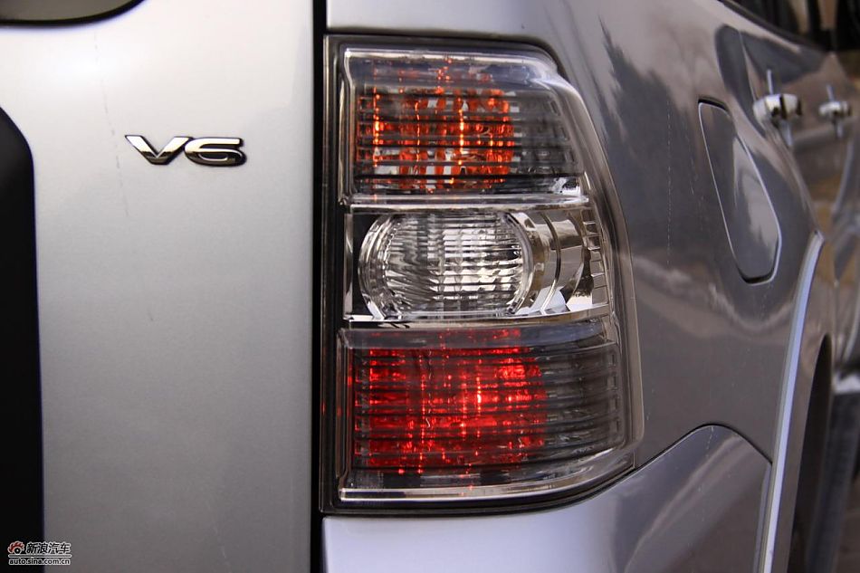 进口三菱帕杰罗外观实拍图