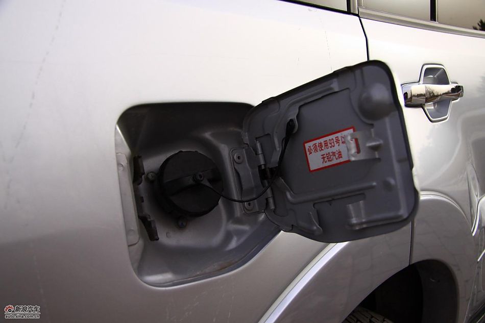 进口三菱帕杰罗外观实拍图