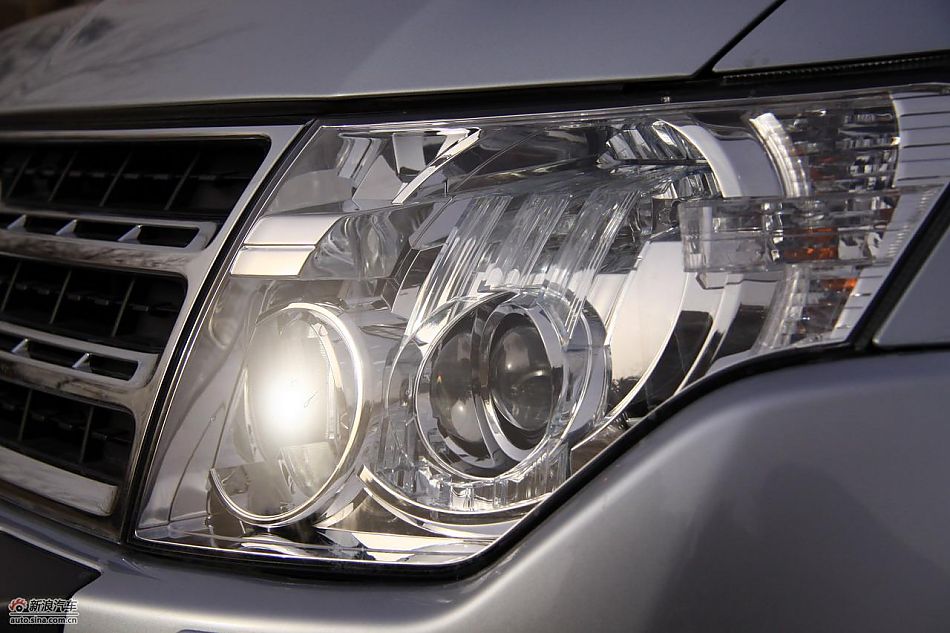 进口三菱帕杰罗外观实拍图