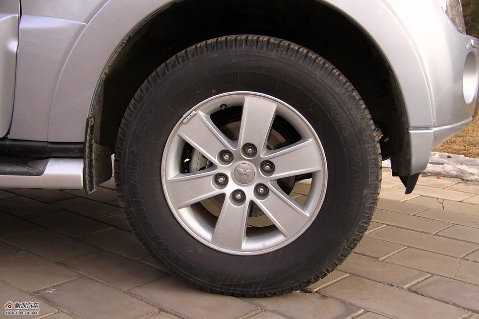 进口三菱帕杰罗外观实拍图