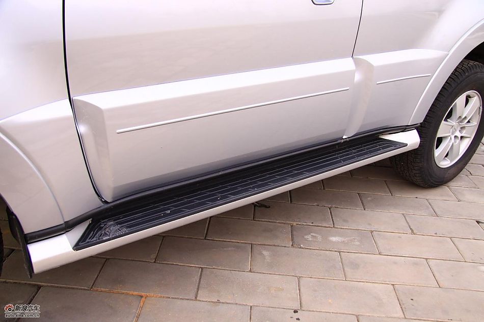 进口三菱帕杰罗外观实拍图