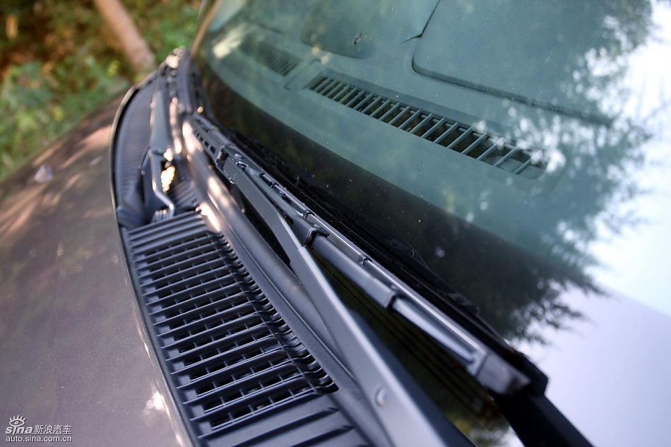 2010款三菱帕杰罗3.0豪华版外观