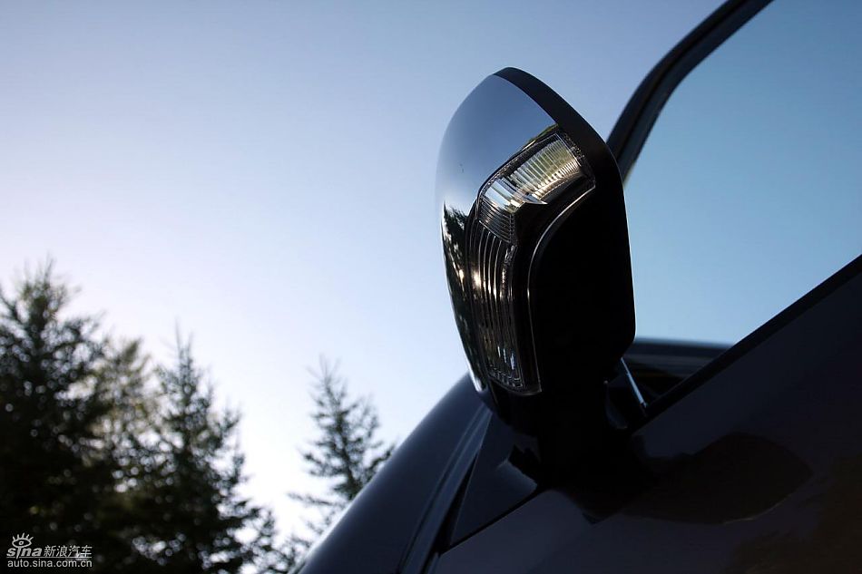 2010款三菱帕杰罗3.0豪华版外观