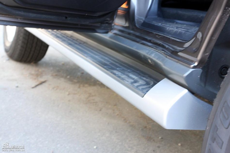 2010款三菱帕杰罗3.0豪华版外观