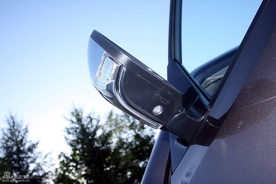 2010款三菱帕杰罗3.0豪华版外观