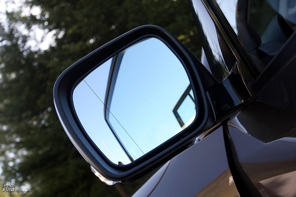 2010款三菱帕杰罗3.0豪华版外观