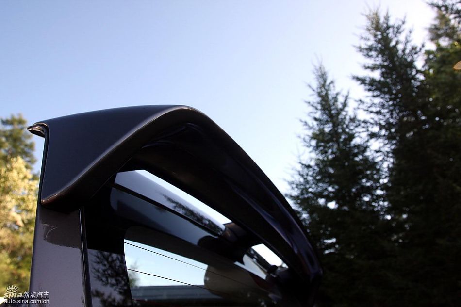 2010款三菱帕杰罗3.0豪华版外观