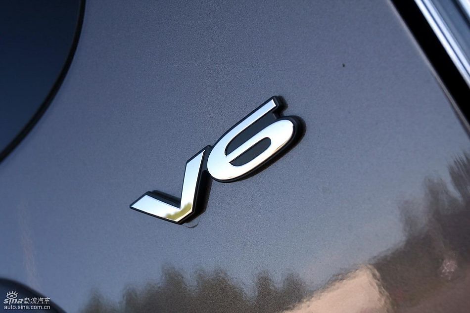 2010款三菱帕杰罗3.0豪华版外观