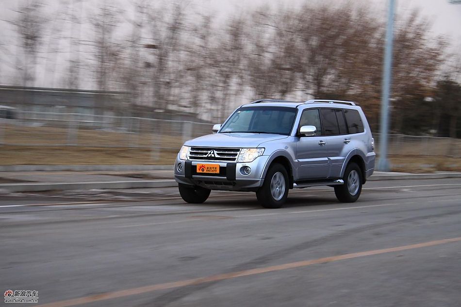 进口三菱帕杰罗动态实拍