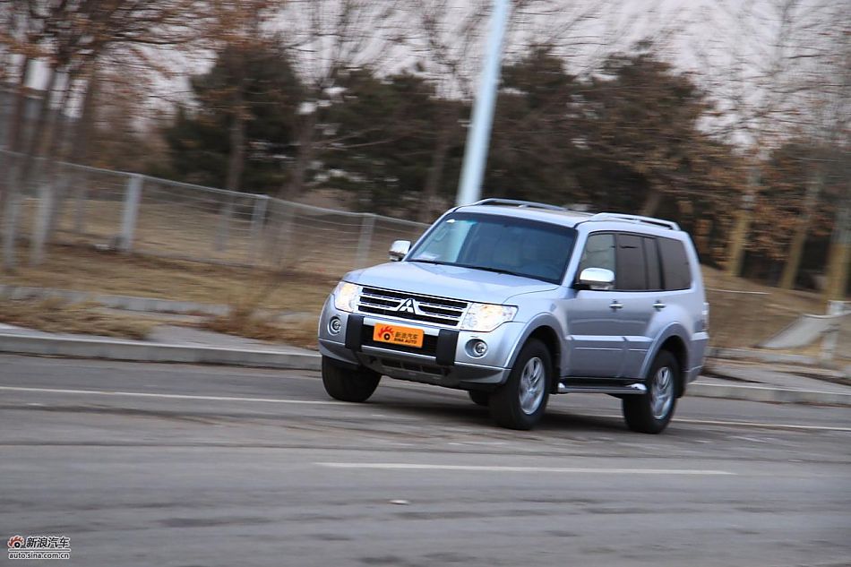进口三菱帕杰罗动态实拍