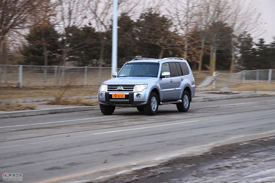 进口三菱帕杰罗动态实拍
