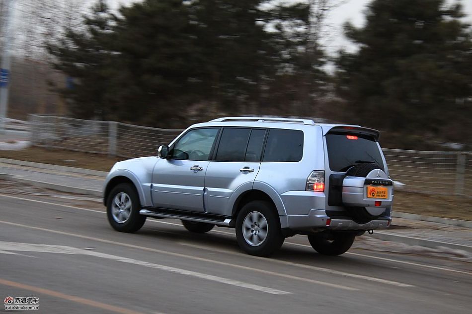 进口三菱帕杰罗动态实拍