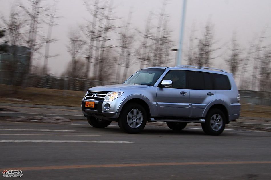 进口三菱帕杰罗动态实拍