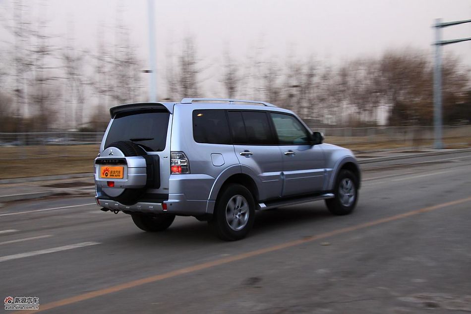 进口三菱帕杰罗动态实拍