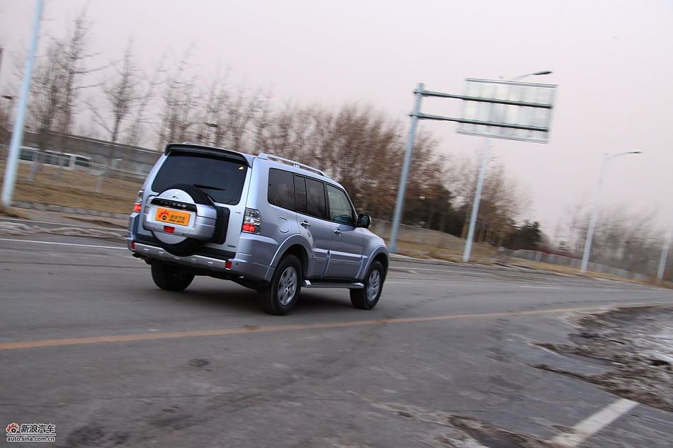 进口三菱帕杰罗动态实拍