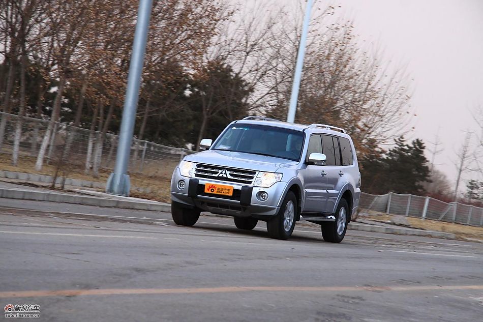 进口三菱帕杰罗动态实拍