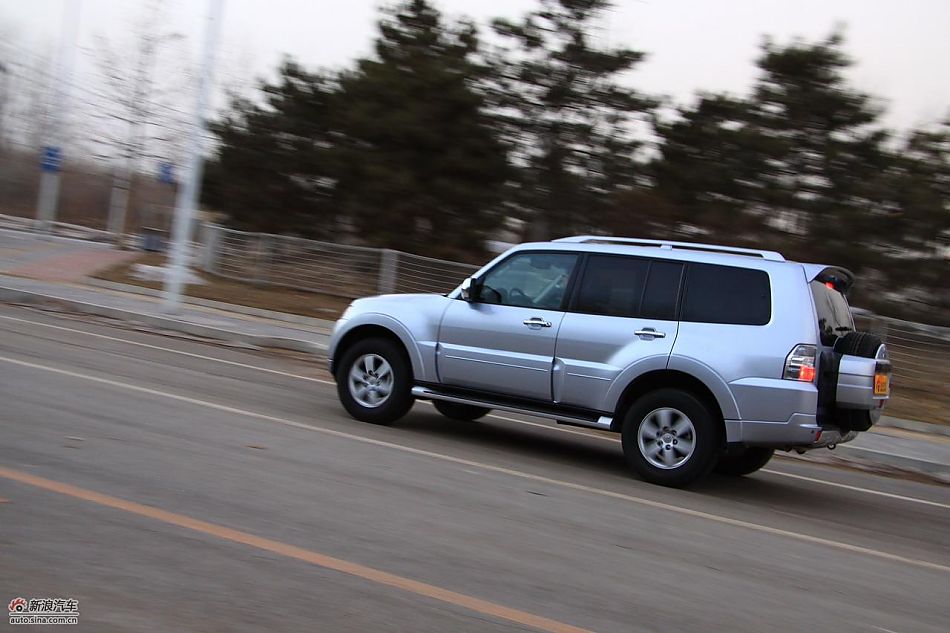 进口三菱帕杰罗动态实拍