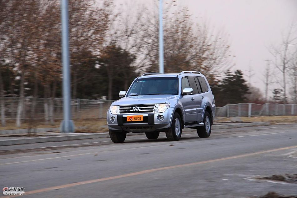 进口三菱帕杰罗动态实拍